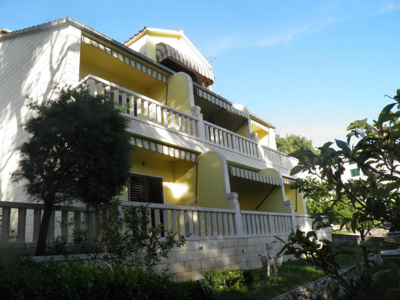 Apartman Angela - With Beautiful Courtyard *